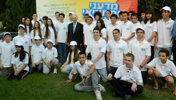 מדעני העתיד הצעירים עובדים באוניברסיטה על פרסי הנובל הבאים מדעני העתיד הצעירים עובדים באוניברסיטה על פרסי הנובל הבאים
